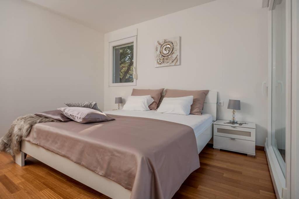 פודסטראנה Villa Graf מראה חיצוני תמונה
